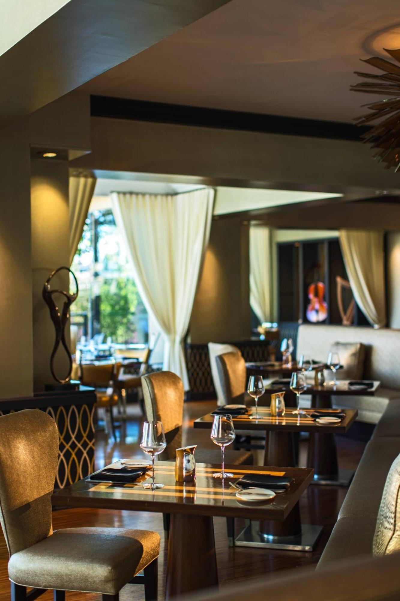 Avenue Of The Arts Costa Mesa, A Tribute Portfolio Hotel Экстерьер фото